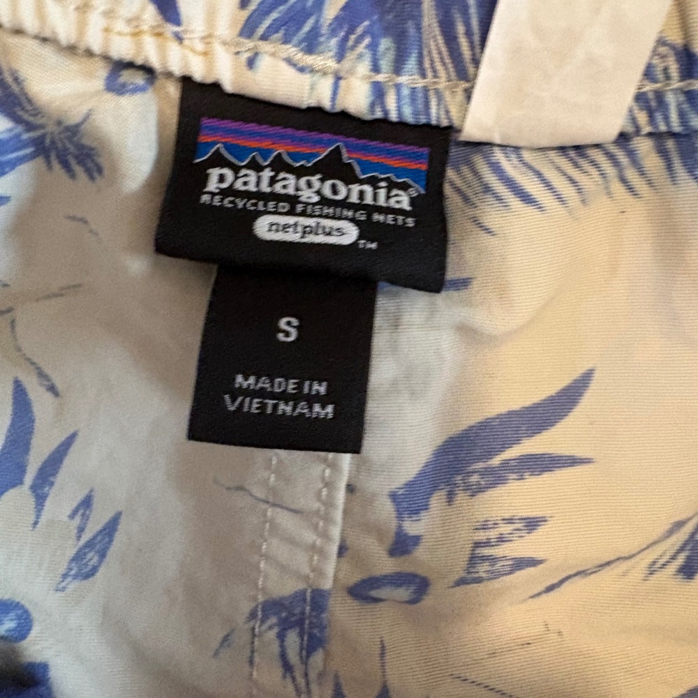 Patagonia Womens Small Barely Baggy Shorts Cream Blue Floral Tropical Resort - Picture 3 of 5
